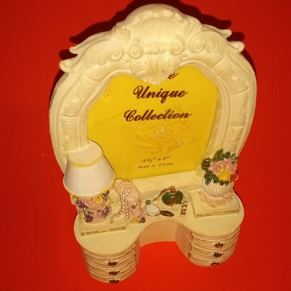 BEAUTIFUL THE UNIQUE COLLECTION PINK CERAMIC BEDROOM DRESSER PICTURE FRAME